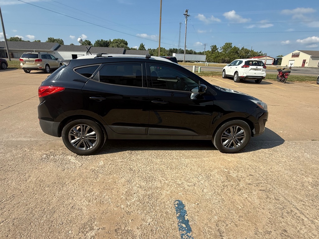 Photo 6 of this HYUNDAI TUCSON