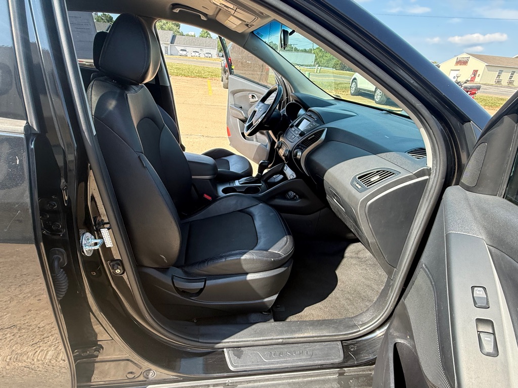 Photo 11 of this HYUNDAI TUCSON