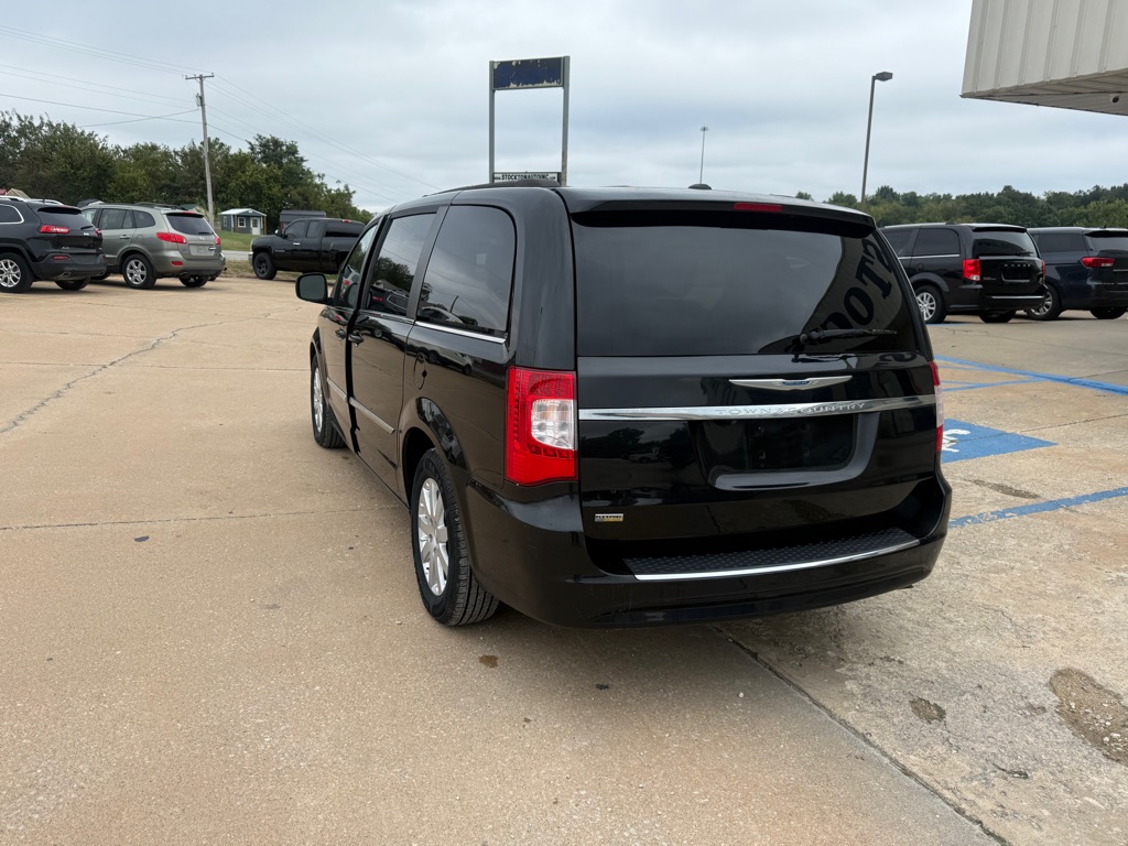 Photo 3 of this CHRYSLER TOWN & COUNTRY
