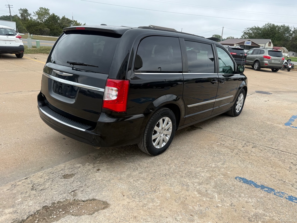 Photo 5 of this CHRYSLER TOWN & COUNTRY