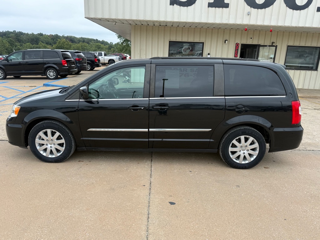 Photo 2 of this CHRYSLER TOWN & COUNTRY