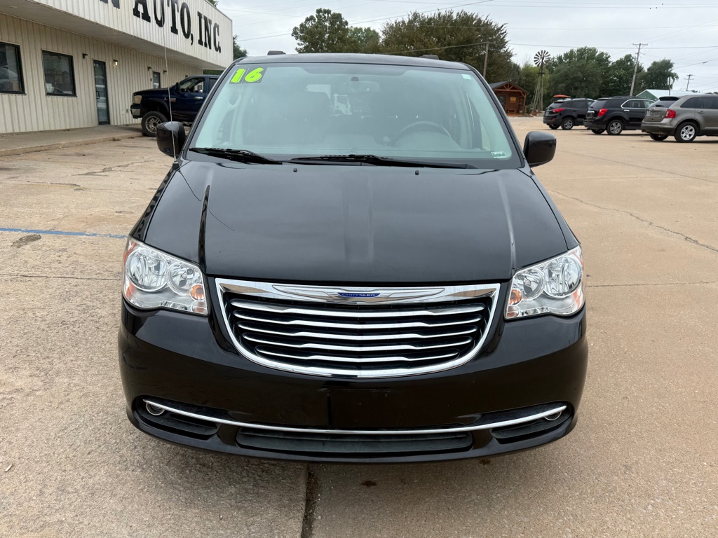 Photo 8 of this CHRYSLER TOWN & COUNTRY