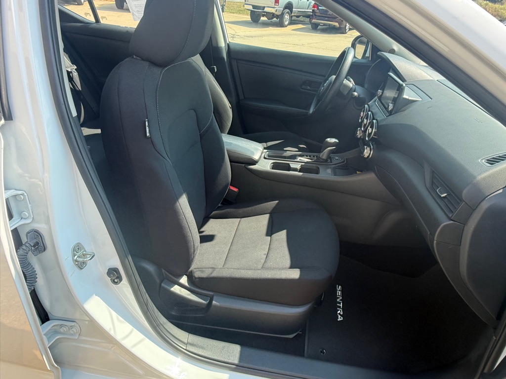 Photo 12 of this NISSAN SENTRA