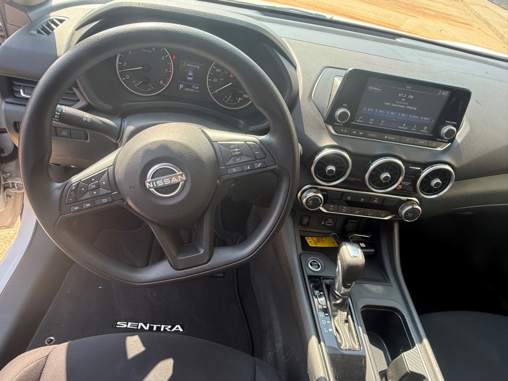 Photo 14 of this NISSAN SENTRA