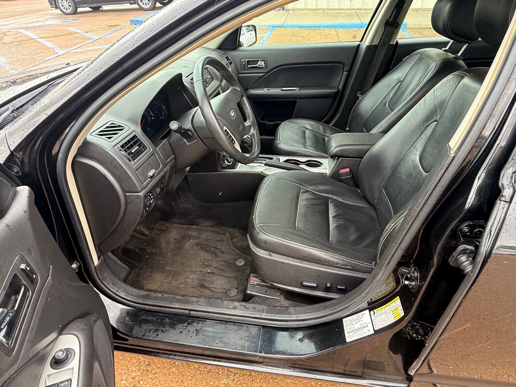 Photo 12 of this FORD FUSION