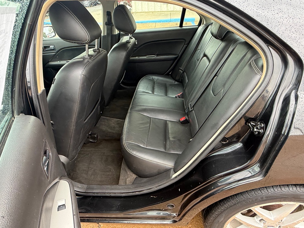 Photo 9 of this FORD FUSION