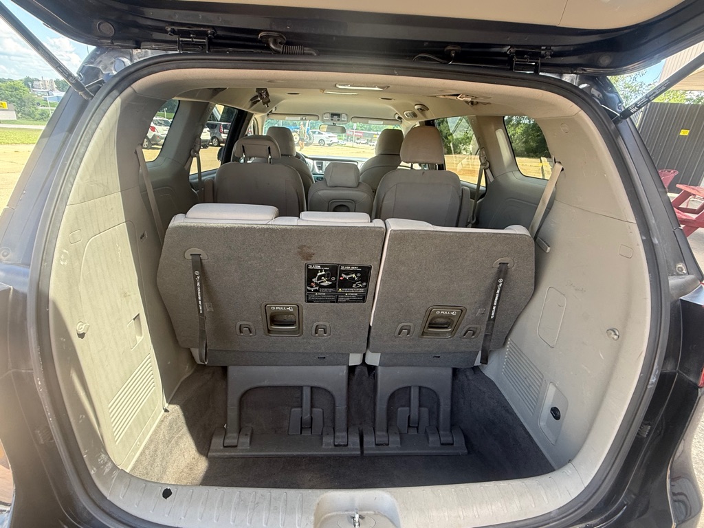 Photo 9 of this KIA SEDONA