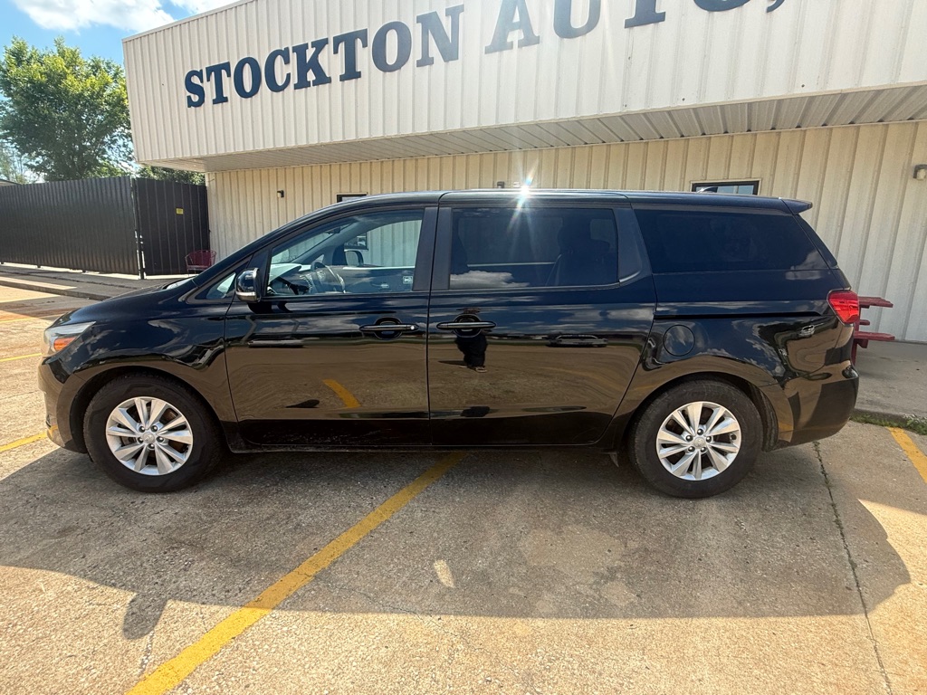 Photo 2 of this KIA SEDONA