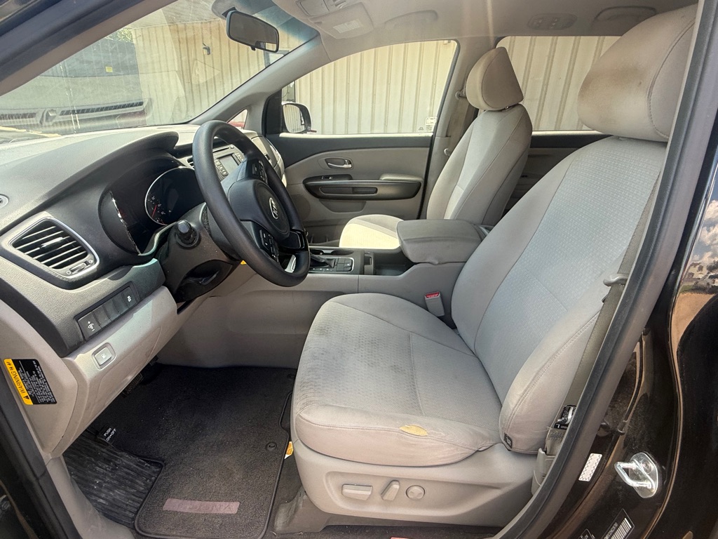 Photo 13 of this KIA SEDONA