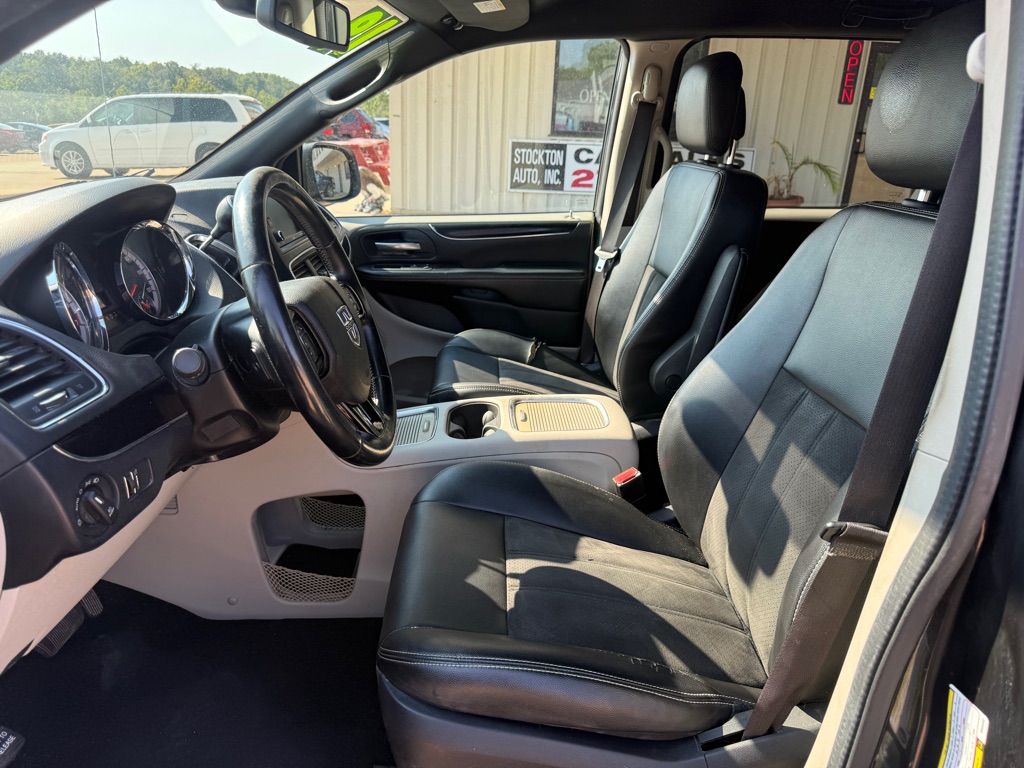 Photo 13 of this DODGE GRAND CARAVAN