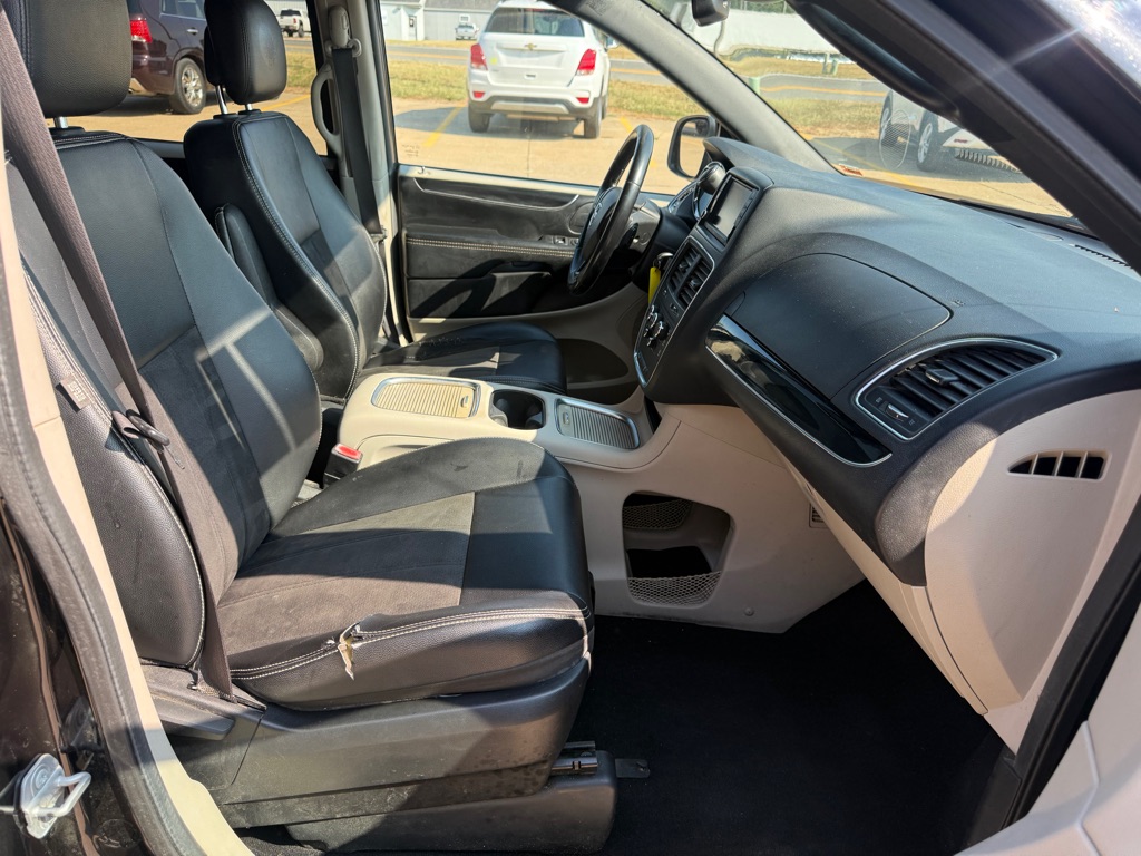Photo 12 of this DODGE GRAND CARAVAN