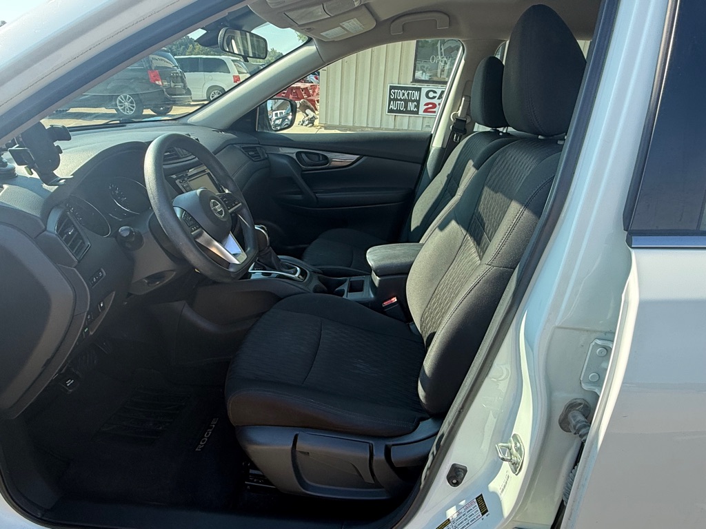 Photo 13 of this NISSAN ROGUE