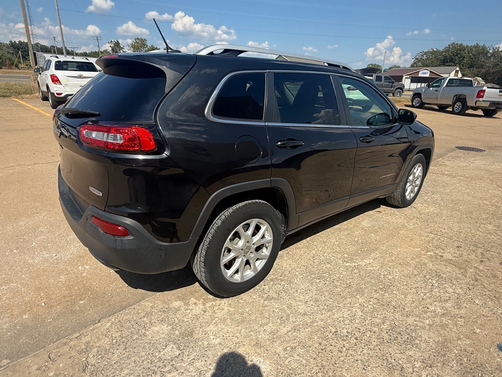 Photo 5 of this JEEP CHEROKEE