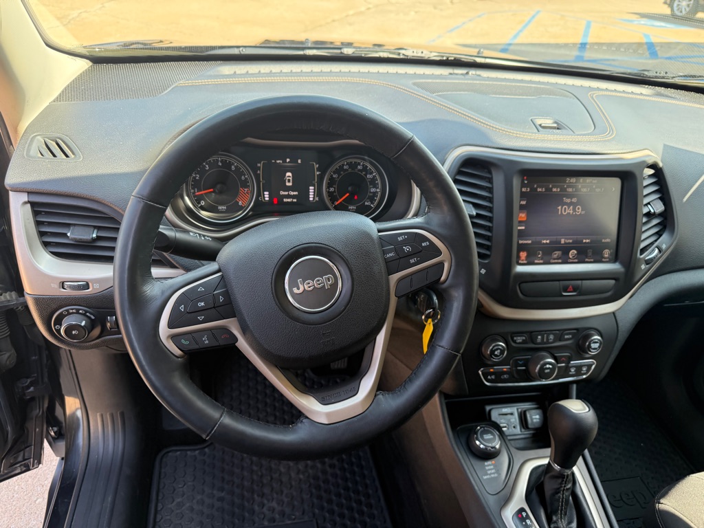 Photo 14 of this JEEP CHEROKEE
