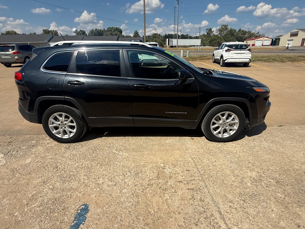Photo 6 of this JEEP CHEROKEE