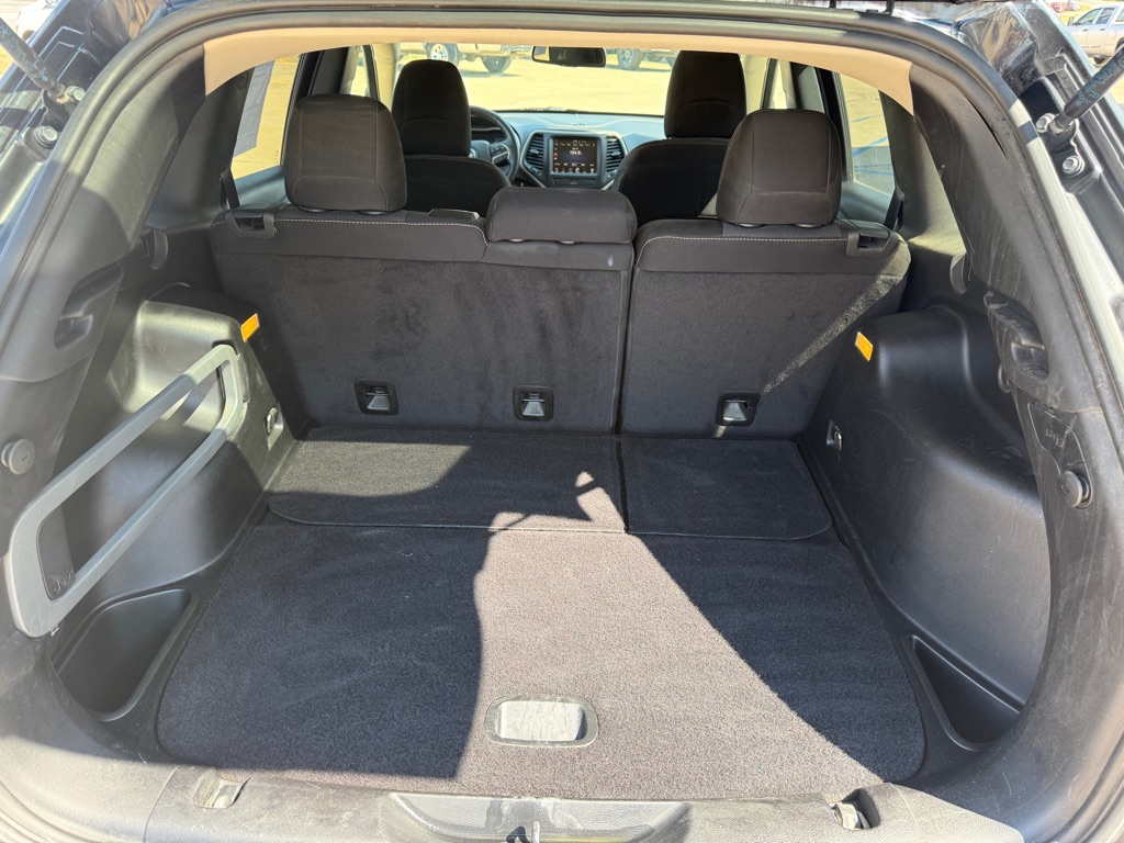 Photo 9 of this JEEP CHEROKEE