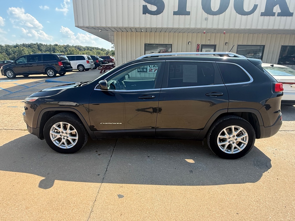 Photo 2 of this JEEP CHEROKEE