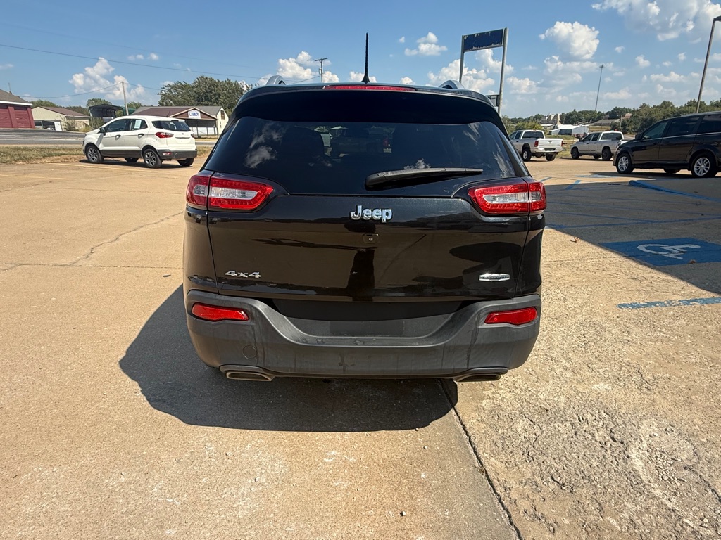 Photo 4 of this JEEP CHEROKEE