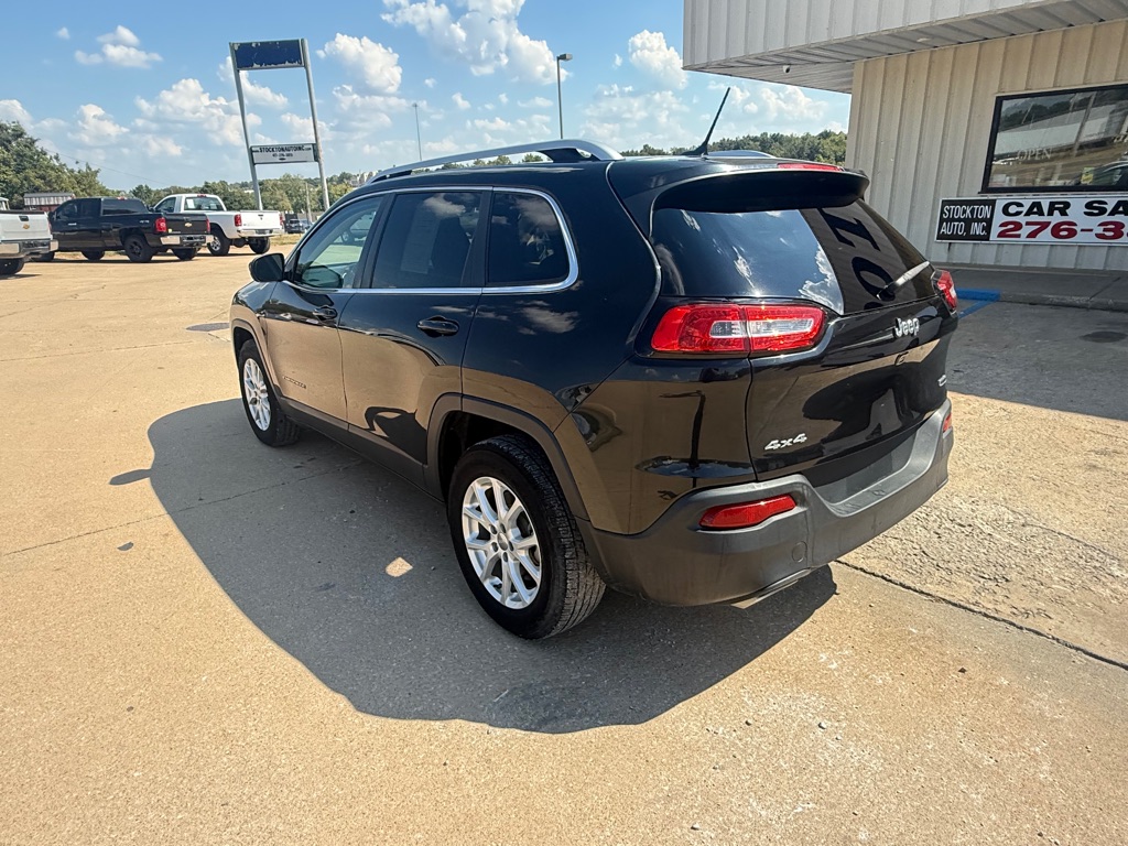 Photo 3 of this JEEP CHEROKEE