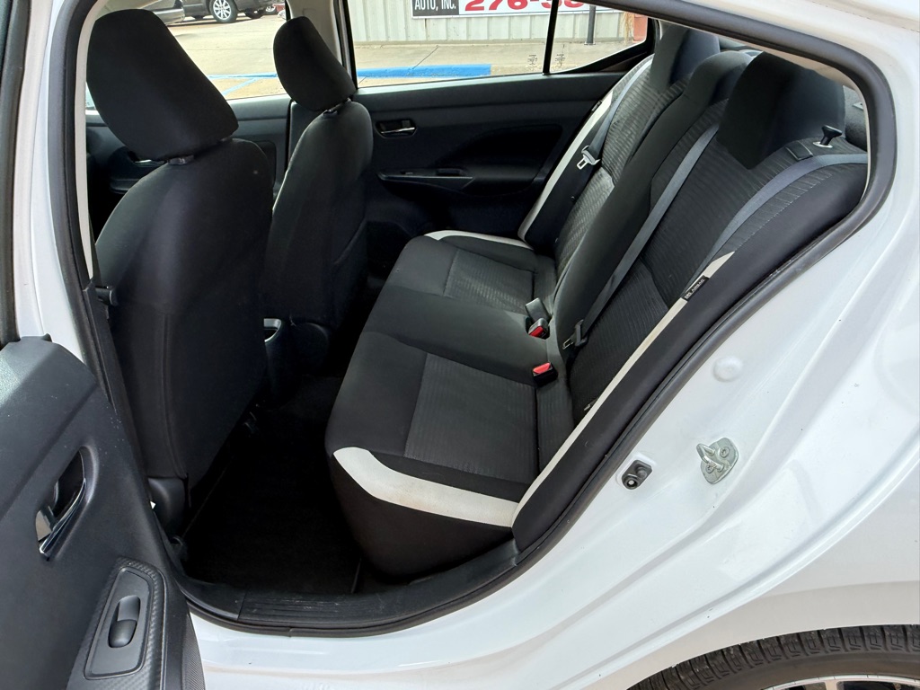 Photo 10 of this NISSAN VERSA