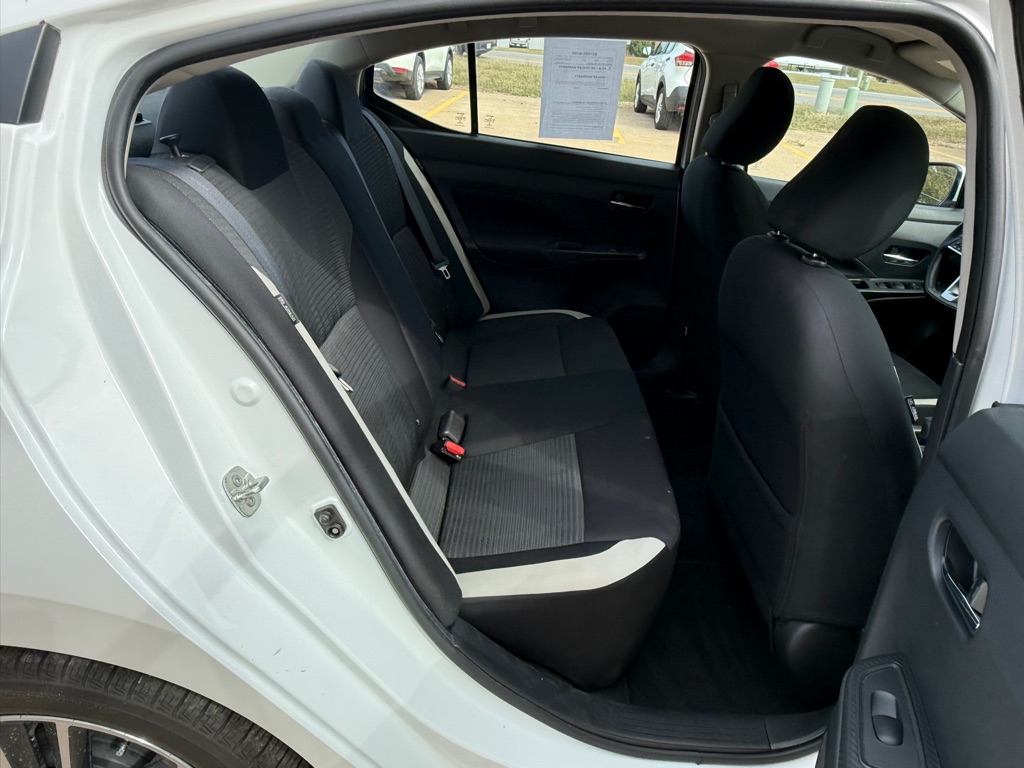 Photo 11 of this NISSAN VERSA