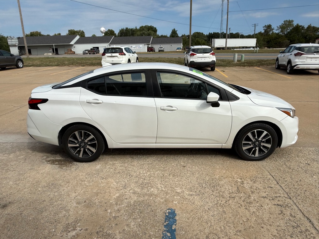 Photo 6 of this NISSAN VERSA