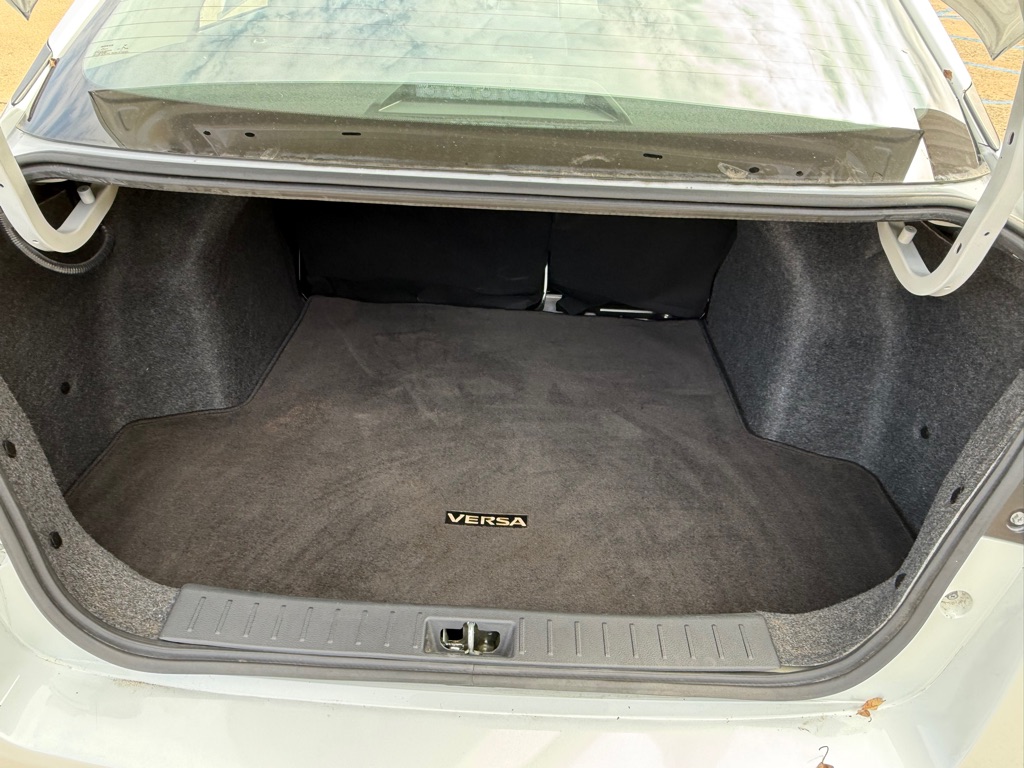 Photo 9 of this NISSAN VERSA