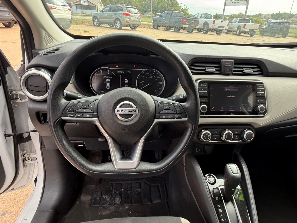 Photo 14 of this NISSAN VERSA