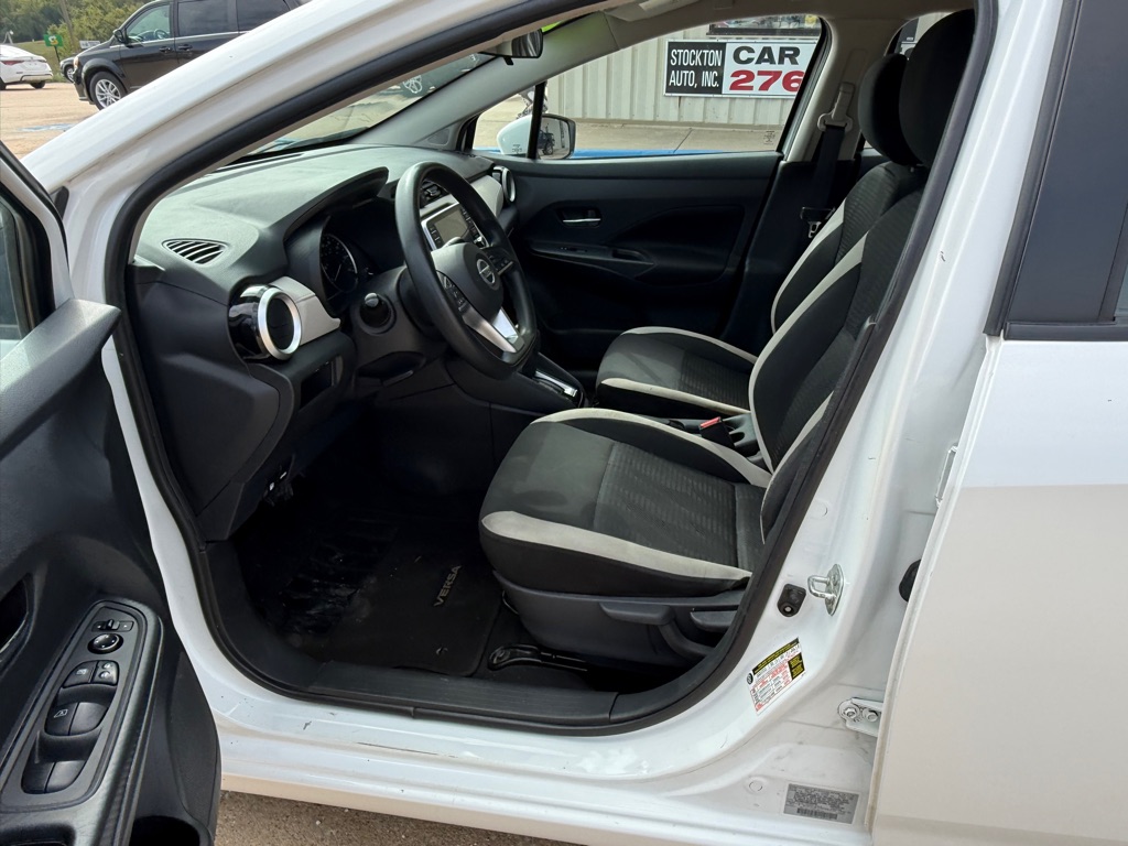 Photo 13 of this NISSAN VERSA