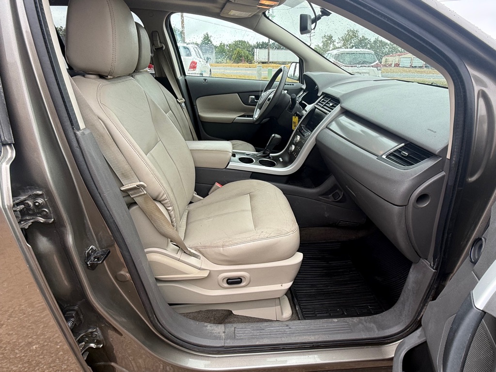 Photo 12 of this FORD EDGE