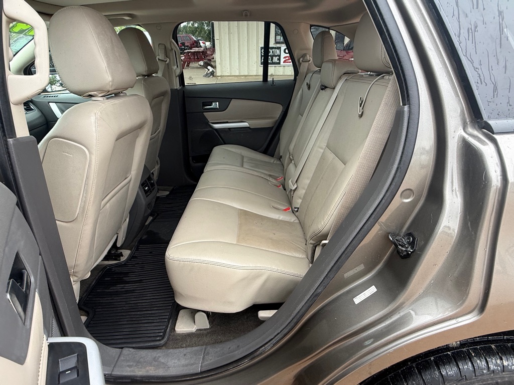 Photo 10 of this FORD EDGE