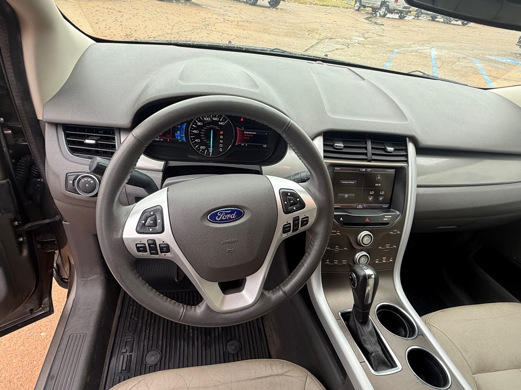 Photo 14 of this FORD EDGE