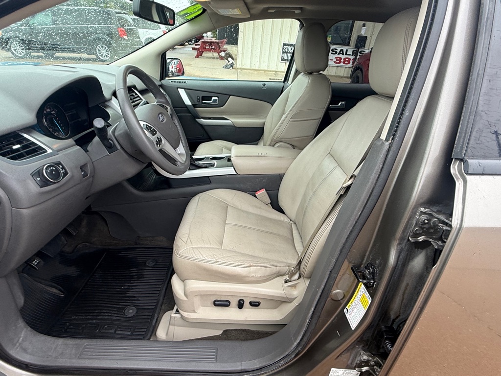 Photo 13 of this FORD EDGE