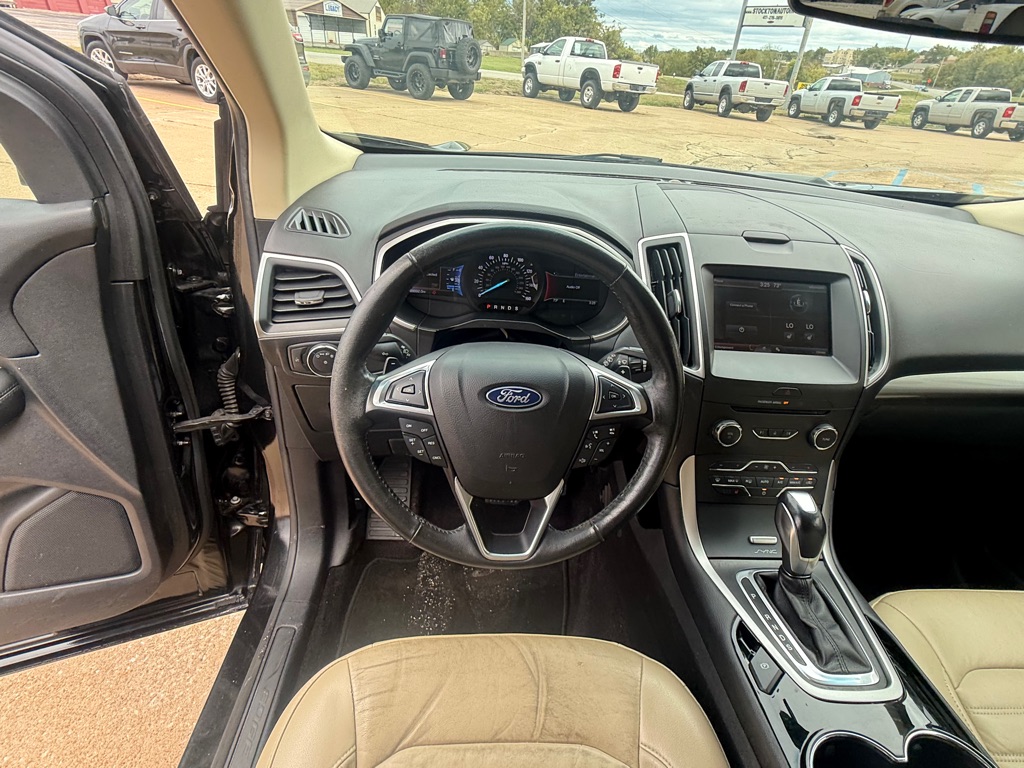 Photo 14 of this FORD EDGE