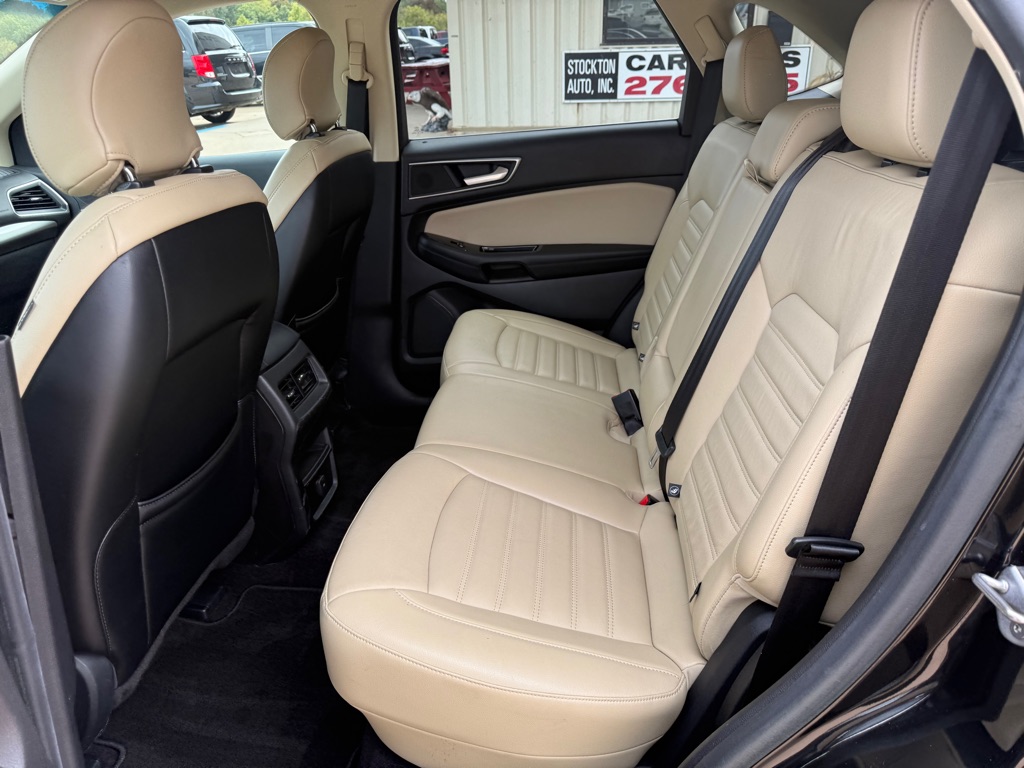 Photo 10 of this FORD EDGE