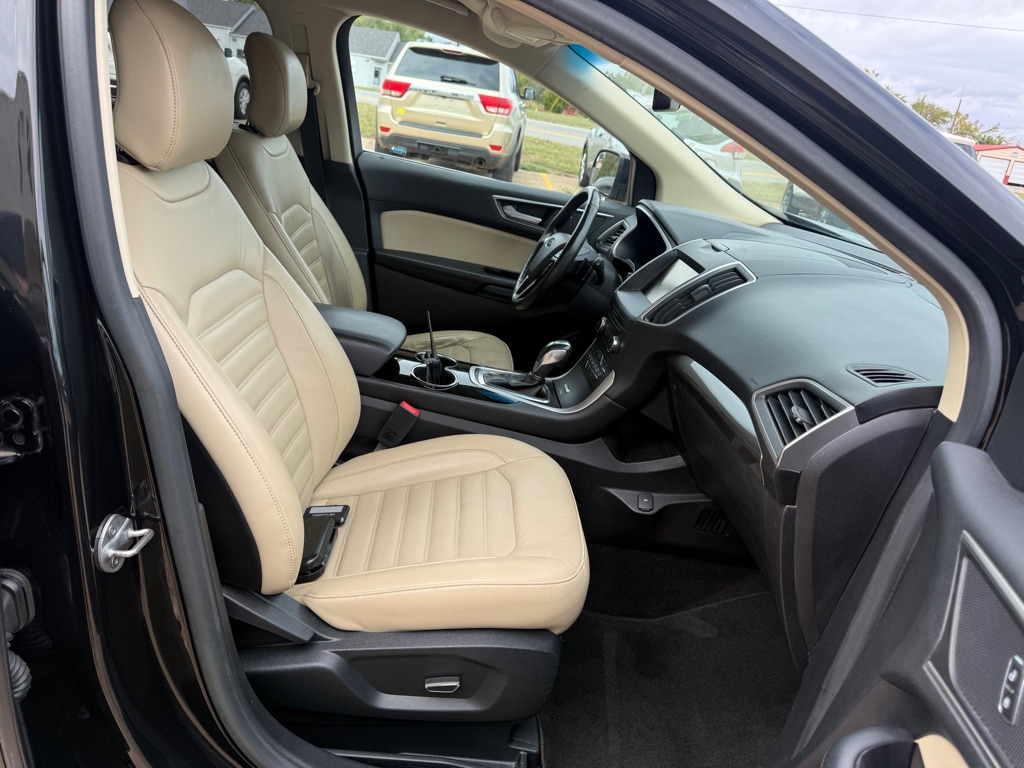 Photo 12 of this FORD EDGE
