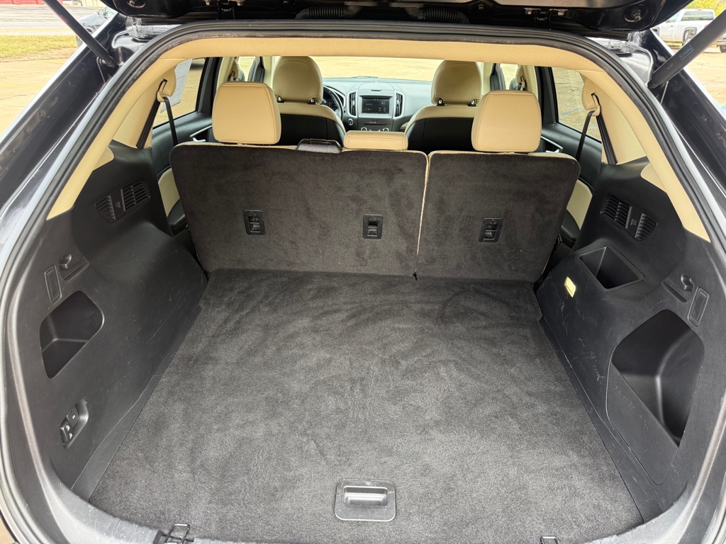 Photo 9 of this FORD EDGE