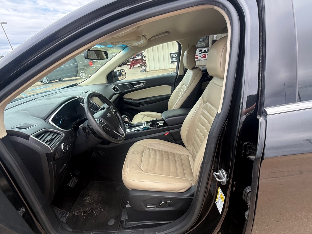 Photo 13 of this FORD EDGE