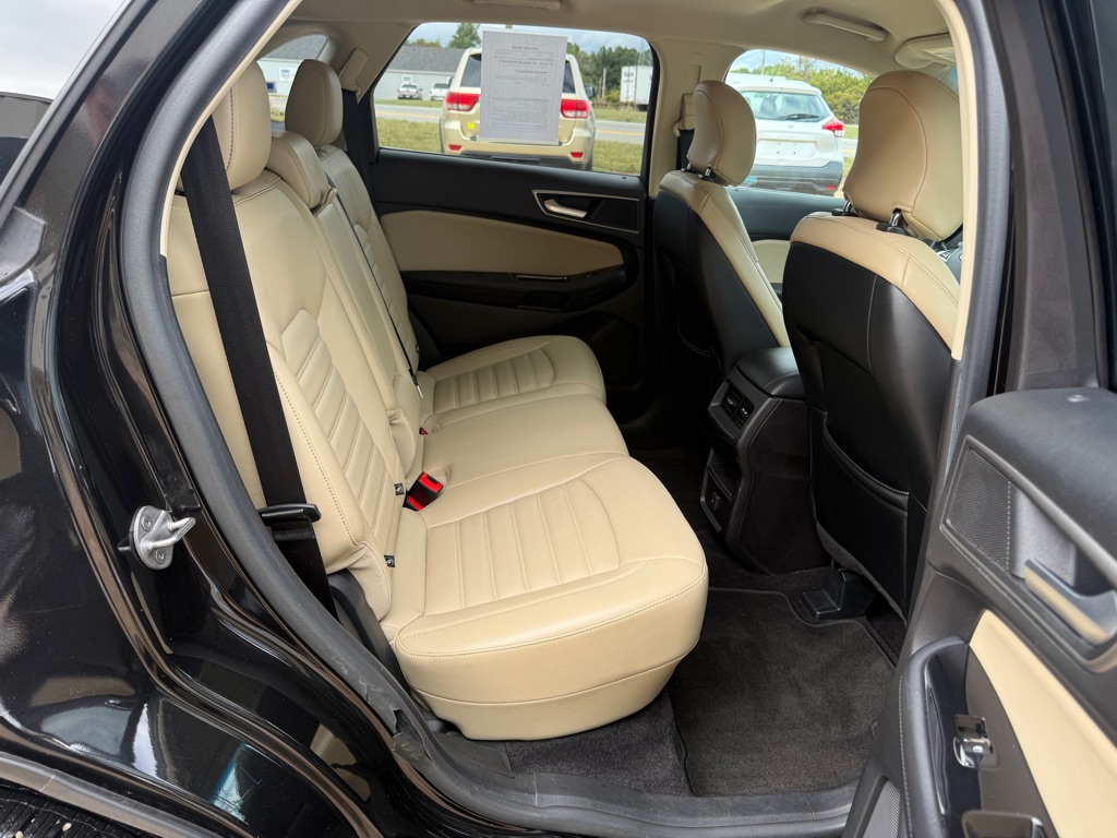 Photo 11 of this FORD EDGE