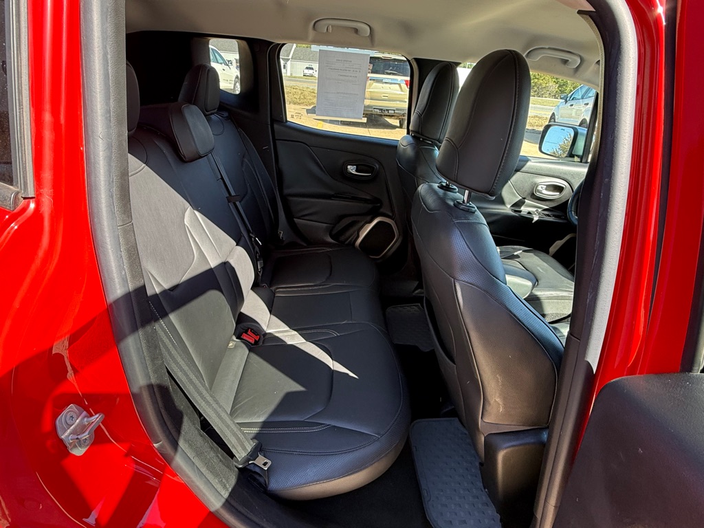 Photo 11 of this JEEP RENEGADE