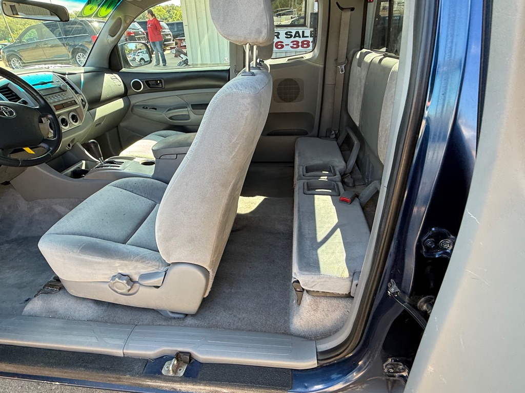 Photo 12 of this TOYOTA TACOMA