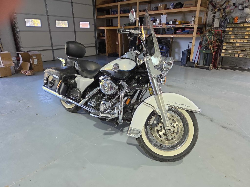 Photo 2 of this HARLEY ROAD KING