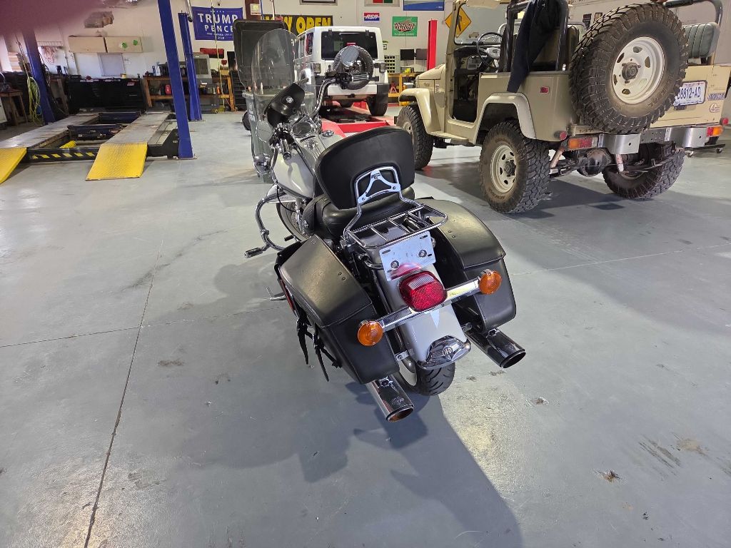 Photo 4 of this HARLEY ROAD KING