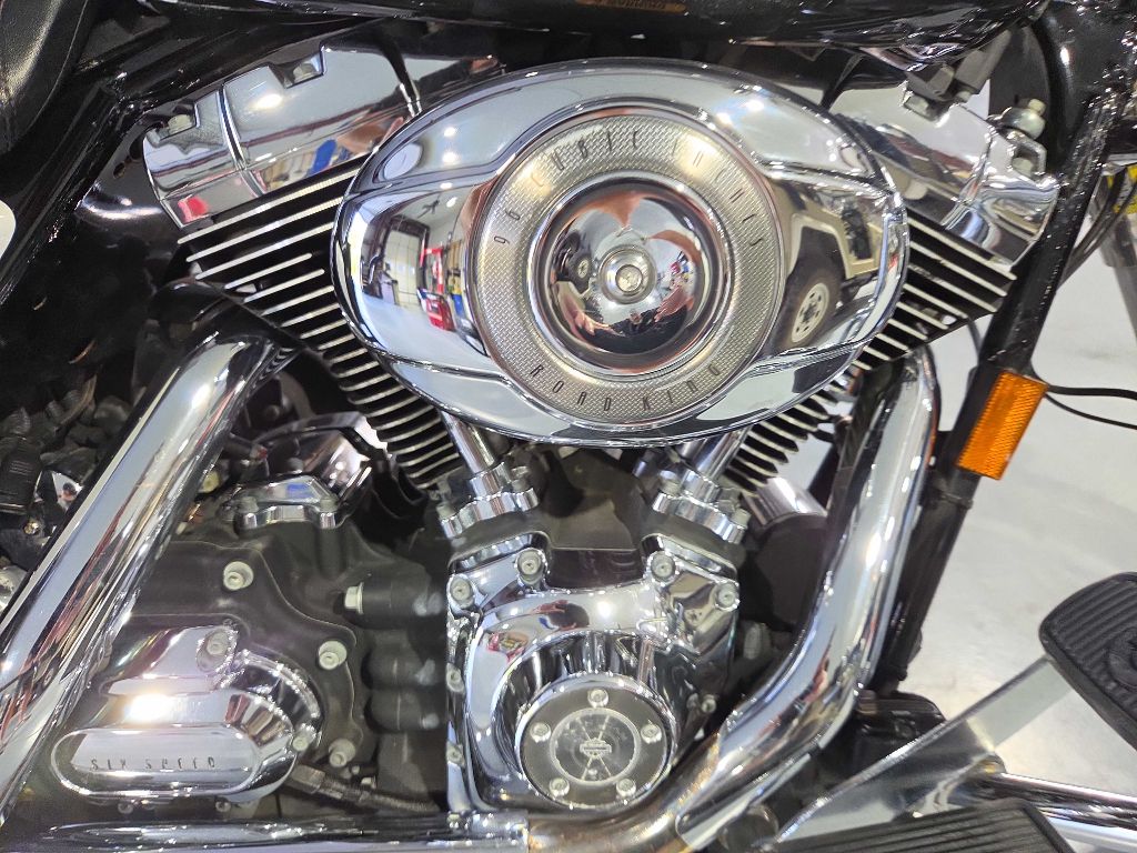 Photo 12 of this HARLEY ROAD KING