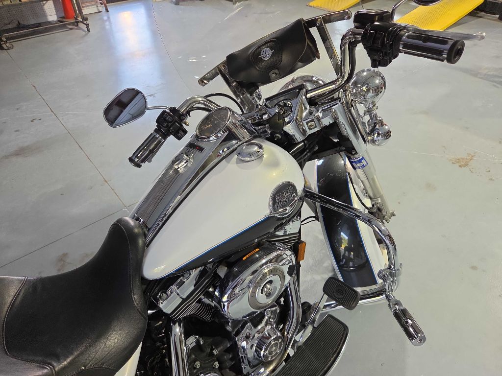 Photo 8 of this HARLEY ROAD KING