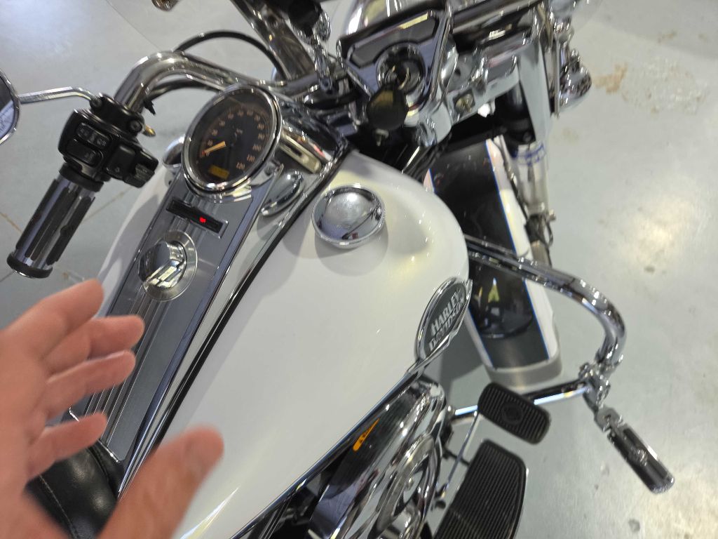 Photo 5 of this HARLEY ROAD KING