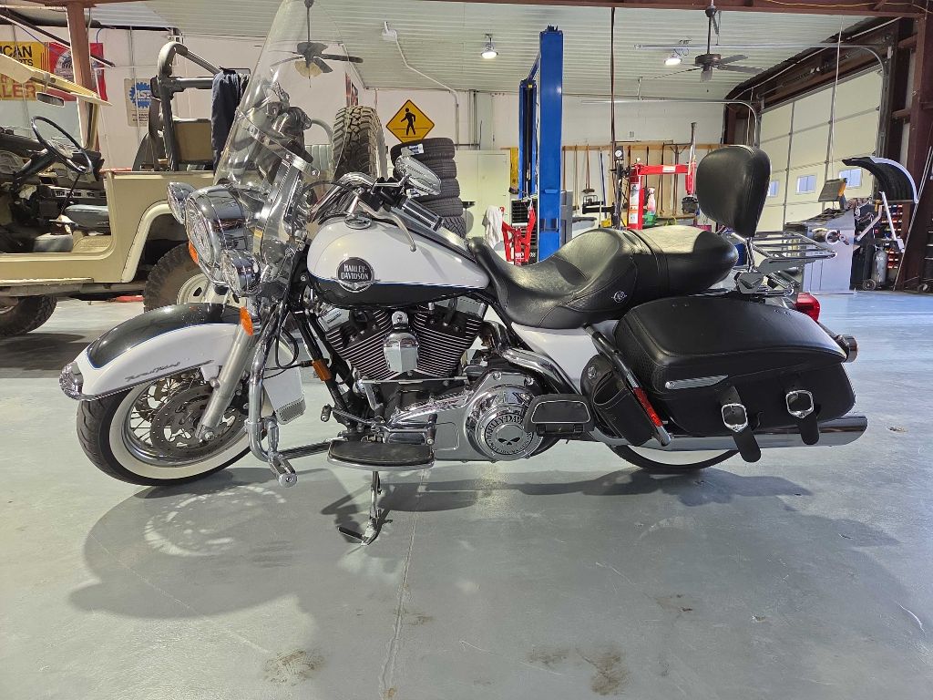Photo 3 of this HARLEY ROAD KING
