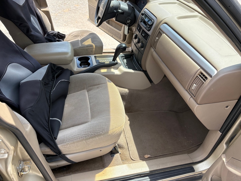 Photo 12 of this JEEP GRAND CHEROKEE