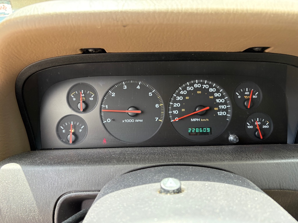 Photo 8 of this JEEP GRAND CHEROKEE