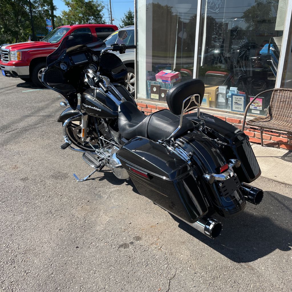 Photo 5 of this HARLEY DAV ROAD GLIDE